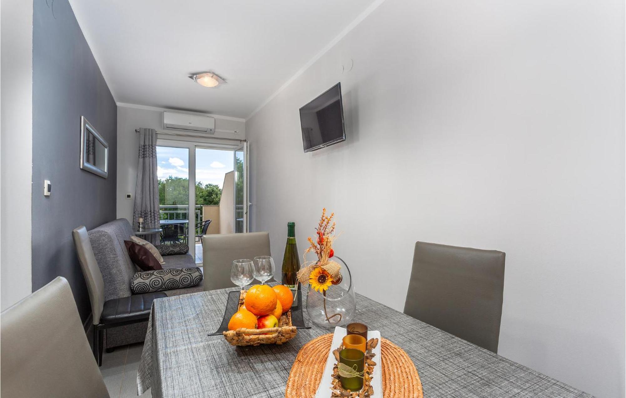 Beautiful Apartment In Pinezici With Wifi エクステリア 写真