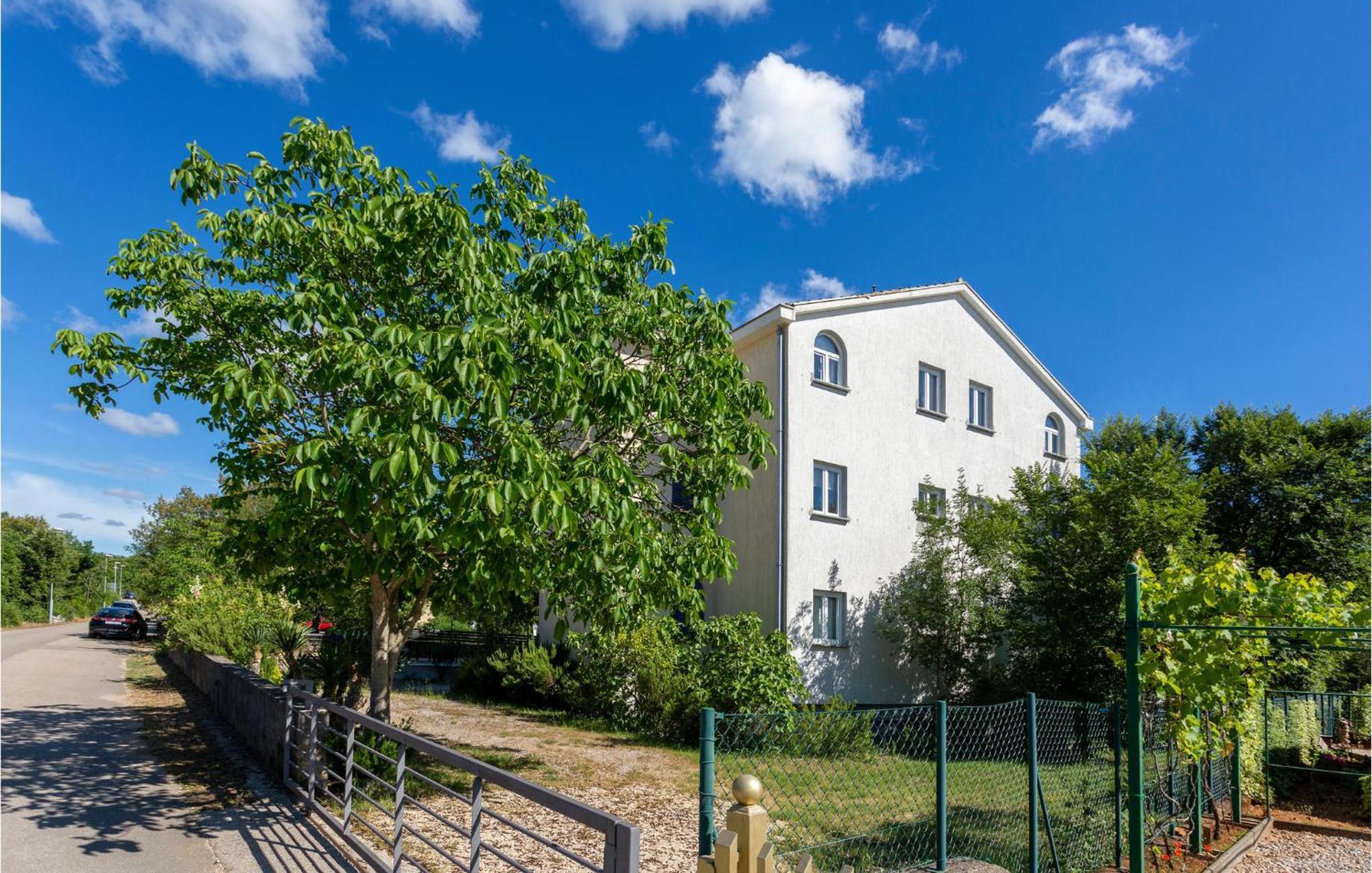 Beautiful Apartment In Pinezici With Wifi エクステリア 写真