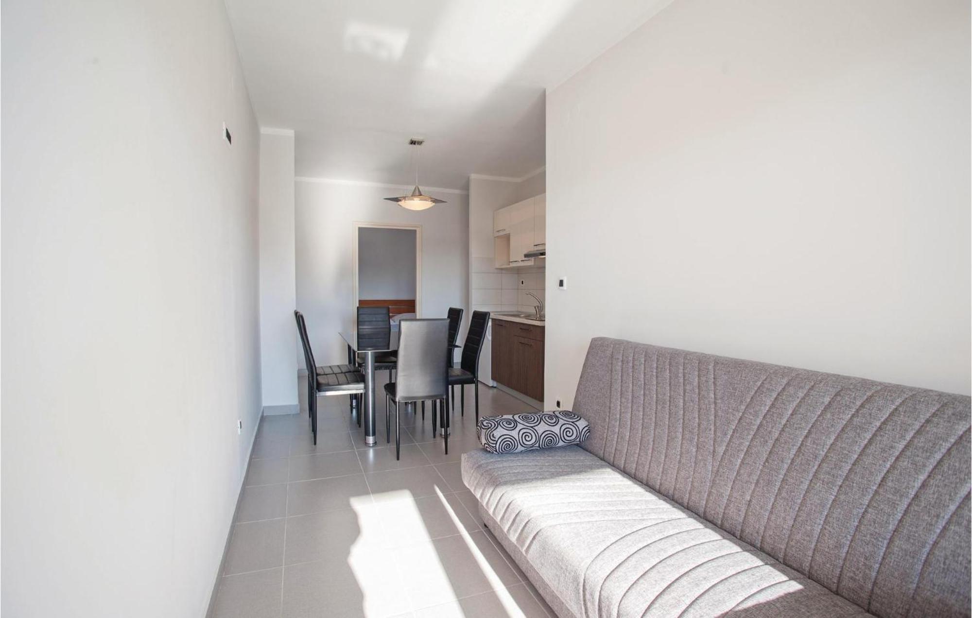 Beautiful Apartment In Pinezici With Wifi エクステリア 写真