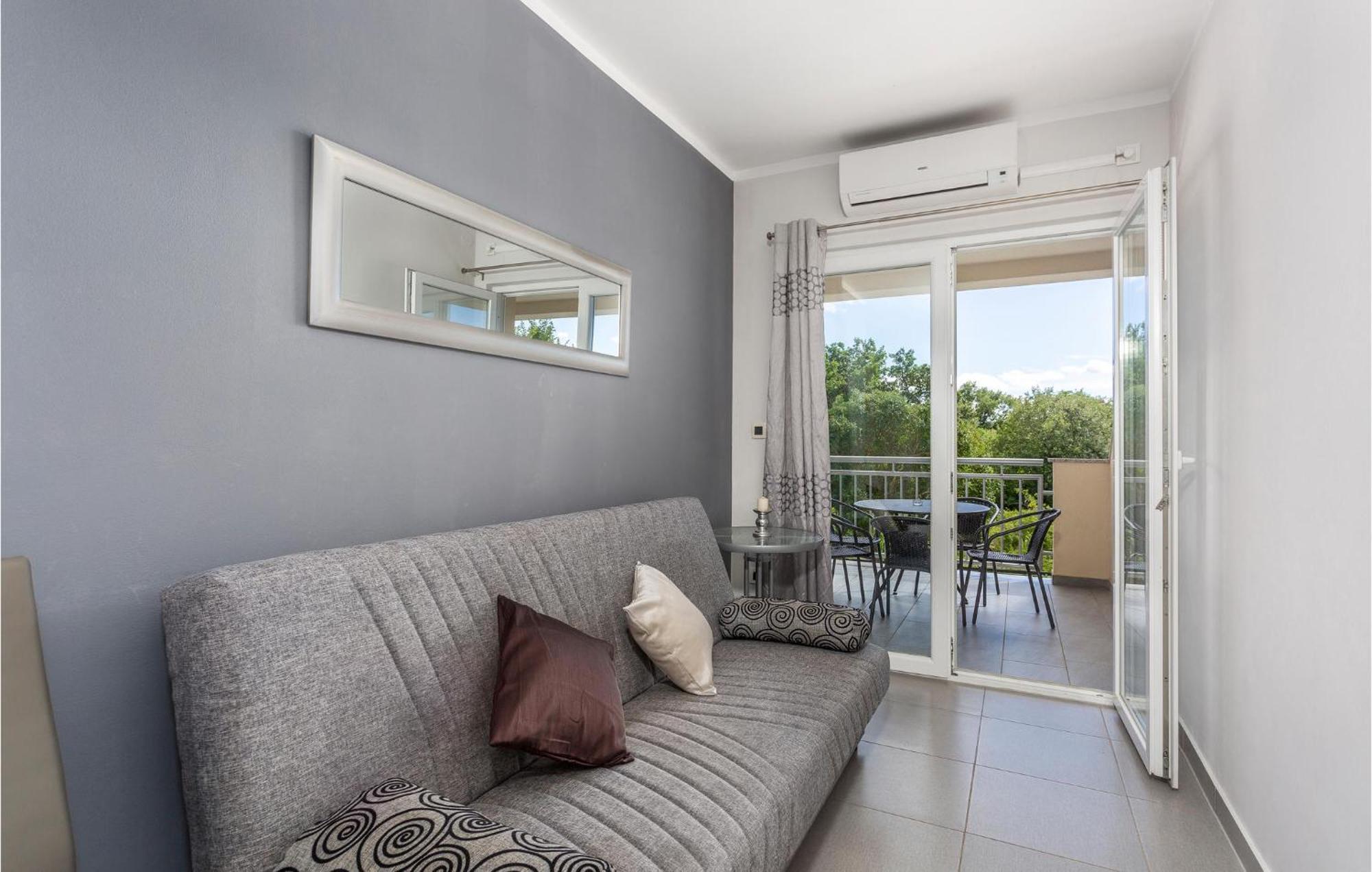 Beautiful Apartment In Pinezici With Wifi エクステリア 写真