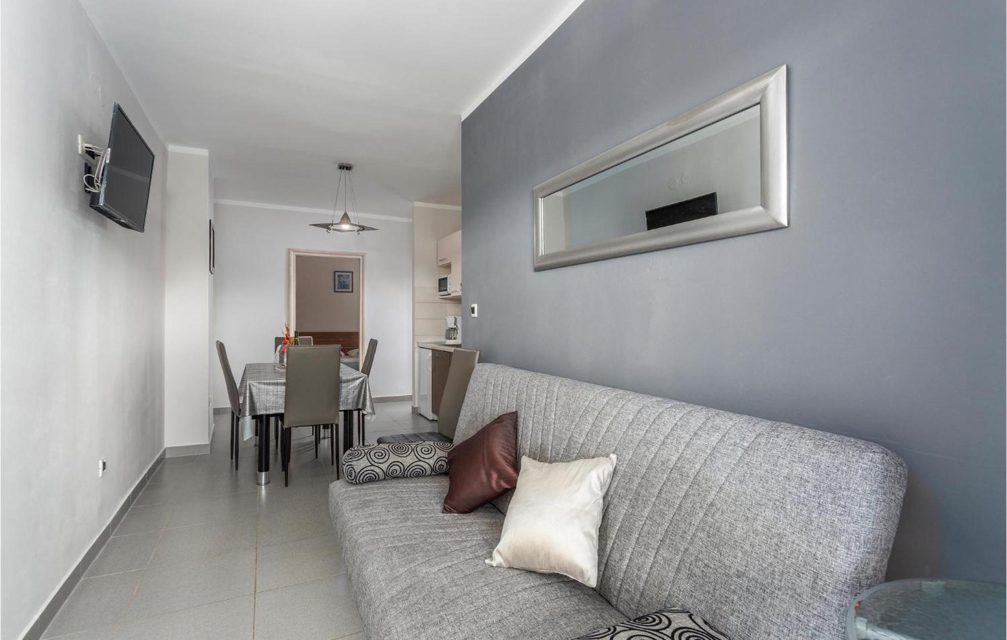 Beautiful Apartment In Pinezici With Wifi エクステリア 写真